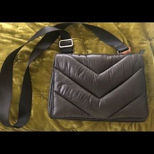 Black Athleta shoulder/crossbody